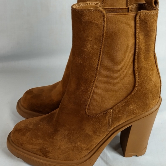 Nine West Womens Size 8 Chelsea Heel Boots Natural Brown Suede Boots New Fashion - Picture 4 of 16